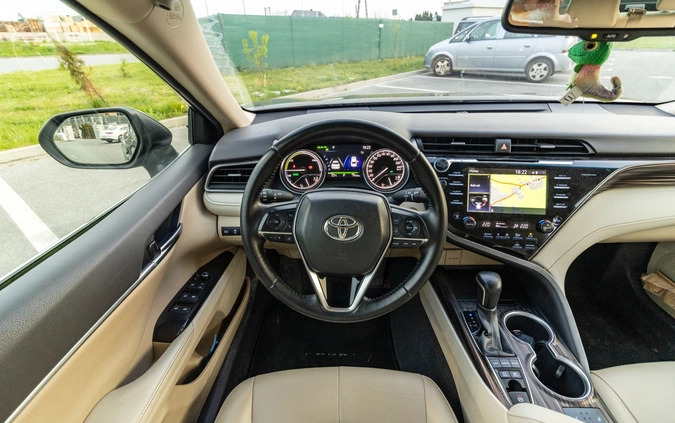 Toyota Camry cena 96900 przebieg: 174000, rok produkcji 2019 z Wrocław małe 781